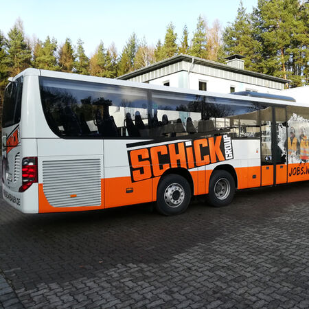 Fahrzeugbeschriftung – Busbeschriftungen. Produziert von Beschriftung - Siebdruck Mühle e. K., Bad Kissingen.